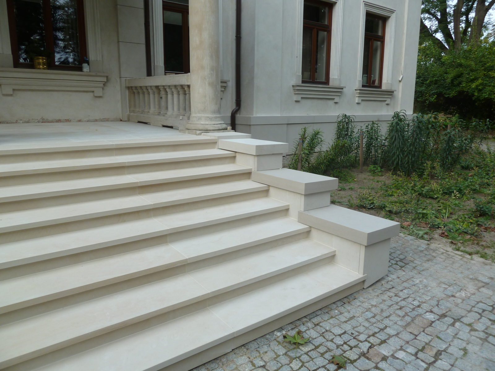 KAMBO renowacja i kompleksowe prace kamieniarskie elewacja schody balustrady detale kamienne